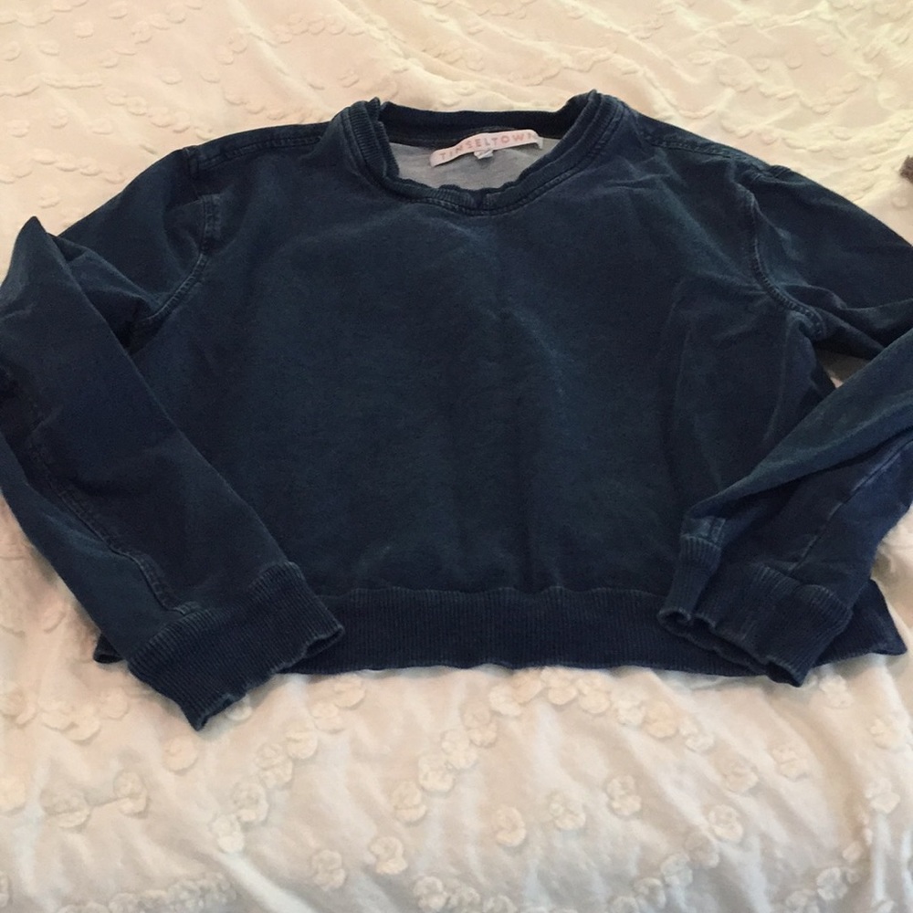 Acid wash navy cropped sweatshirt .